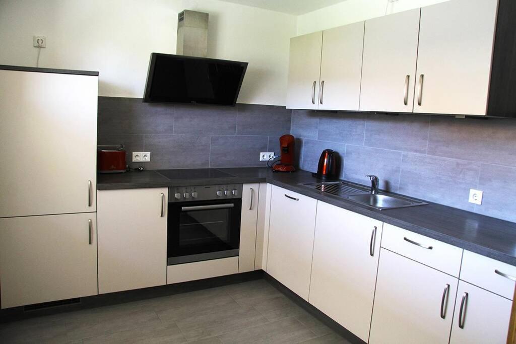 Schoene Helle Ferienwohnung In Waldnaehe Берхинг Екстериор снимка