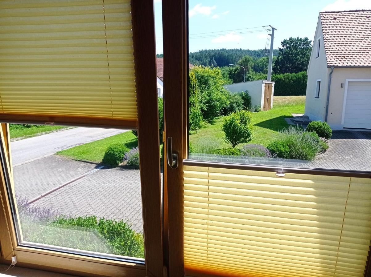 Schoene Helle Ferienwohnung In Waldnaehe Берхинг Екстериор снимка